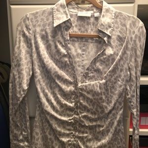 EUC‼️ New York & Company Stretch White Leopard Button Up
